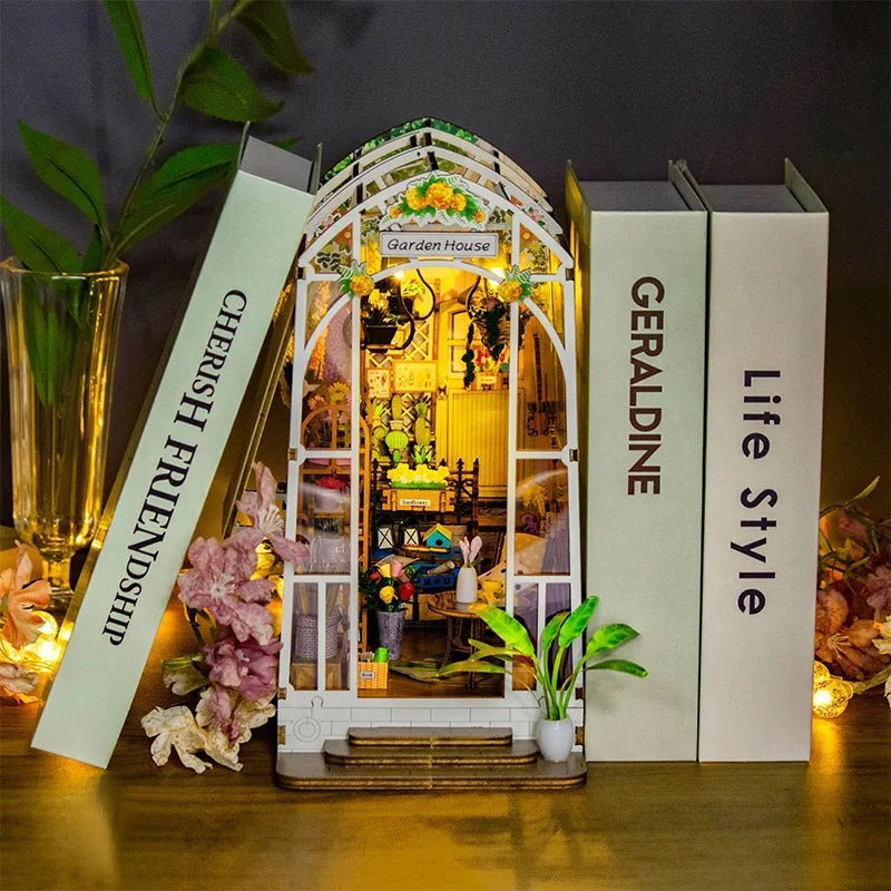 Garden House - Book Nook Kit - NookFan